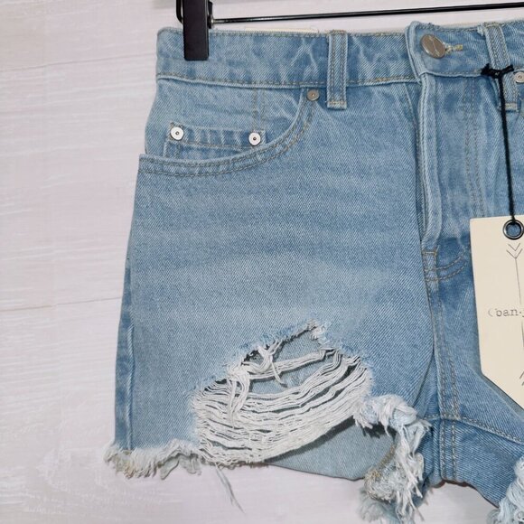Ban-jara NWT Light Wash Denim High Waisted Loose Fit Cut Off Shorts size 3/25 - Picture 2 of 4
